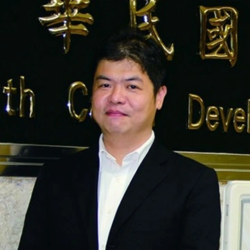 邱重威
